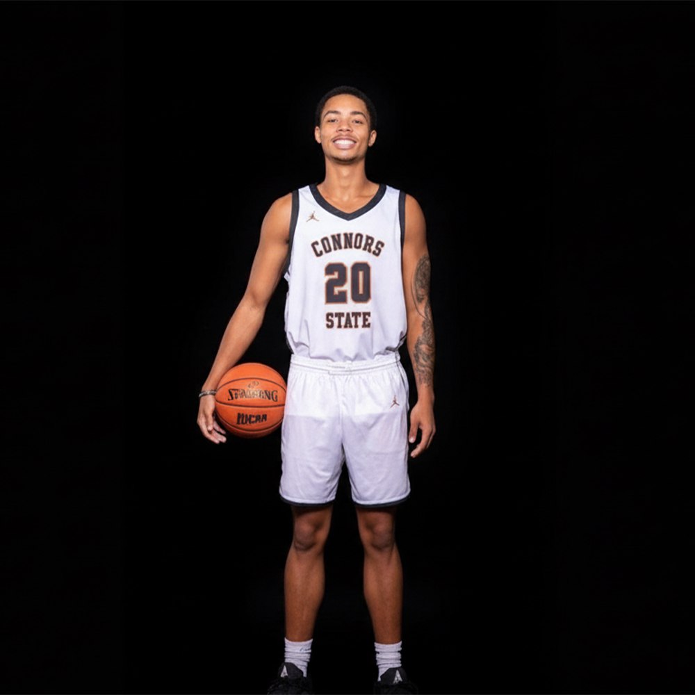 20 летний баскетболист умер после травмы полученной во время матча Итан Диц из команды колледжа Коннорса получил повреждение во время субботней игры Во вторник утром спортсмен скончался сообщается на сайте образовательного учреждения Представитель колледжа рассказал Associated Press что Диц получил травму головы Подписывайтесь на РИА Новости Спорт в MAX