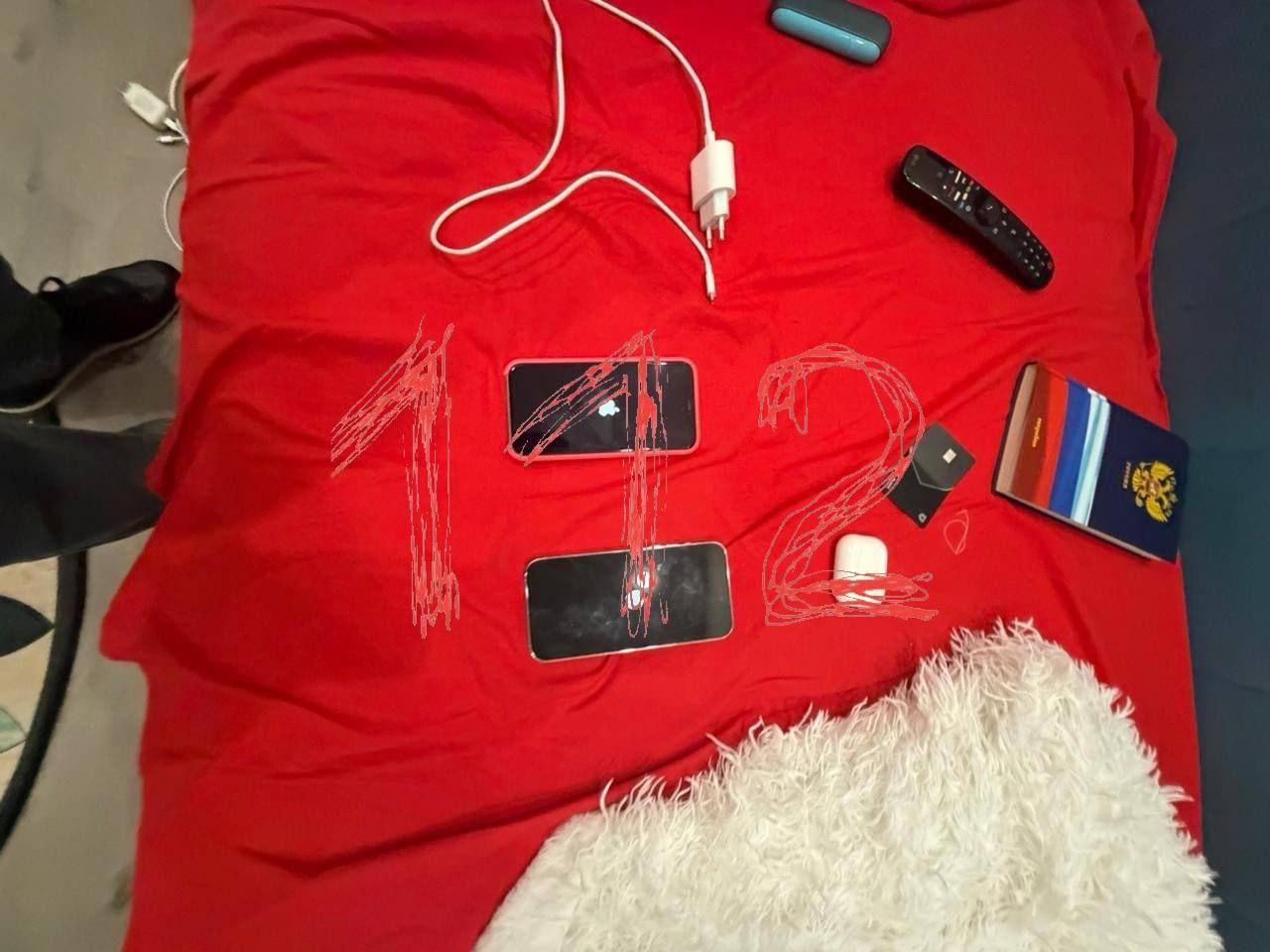 Пропавшая в Москве краснодарка за 2 дня до исчезновения поссорилась с бойфрендом и съехала от него Фотографии были сделаны в её новом жилье на Солнечногорской улице куда девушка переехала от Дмитрия Ухажёру было около 40 он занимался строительным бизнесом и жил в московском районе Дорогомилово Ключи от нынешнего места жительства модель оставила в почтовом ящике Ранее одна из её сестёр обратилась в полицию Другая сестра пропавшей сегодня вылетает в Москву из Краснодара В личном дневнике который Анжелика оставила дома вместе с другими вещами множество откровений Она называет себя самой красивой и сексуальной девушкой на всей планете Земля и пишет что Дмитрий не может есть спать дышать без неё Перейти в наш канал МАХ Подпишись поделись krasnodarkray1 Прислать видео новость