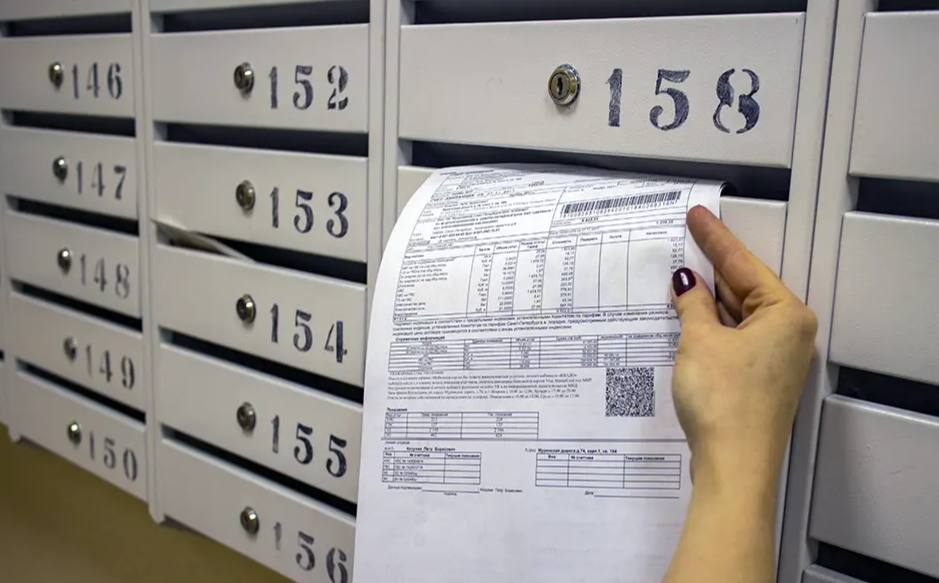 Вывешивание в подъезде списка должников по коммуналке грозит управляющей компании штрафом Также запрещено публиковать данные на сайте сообщили в Госдуме Для юрлиц это штраф от 300 до 700 тысяч рублей при повторном несоблюдении закона до 1 1 5 млн рублей bisrub