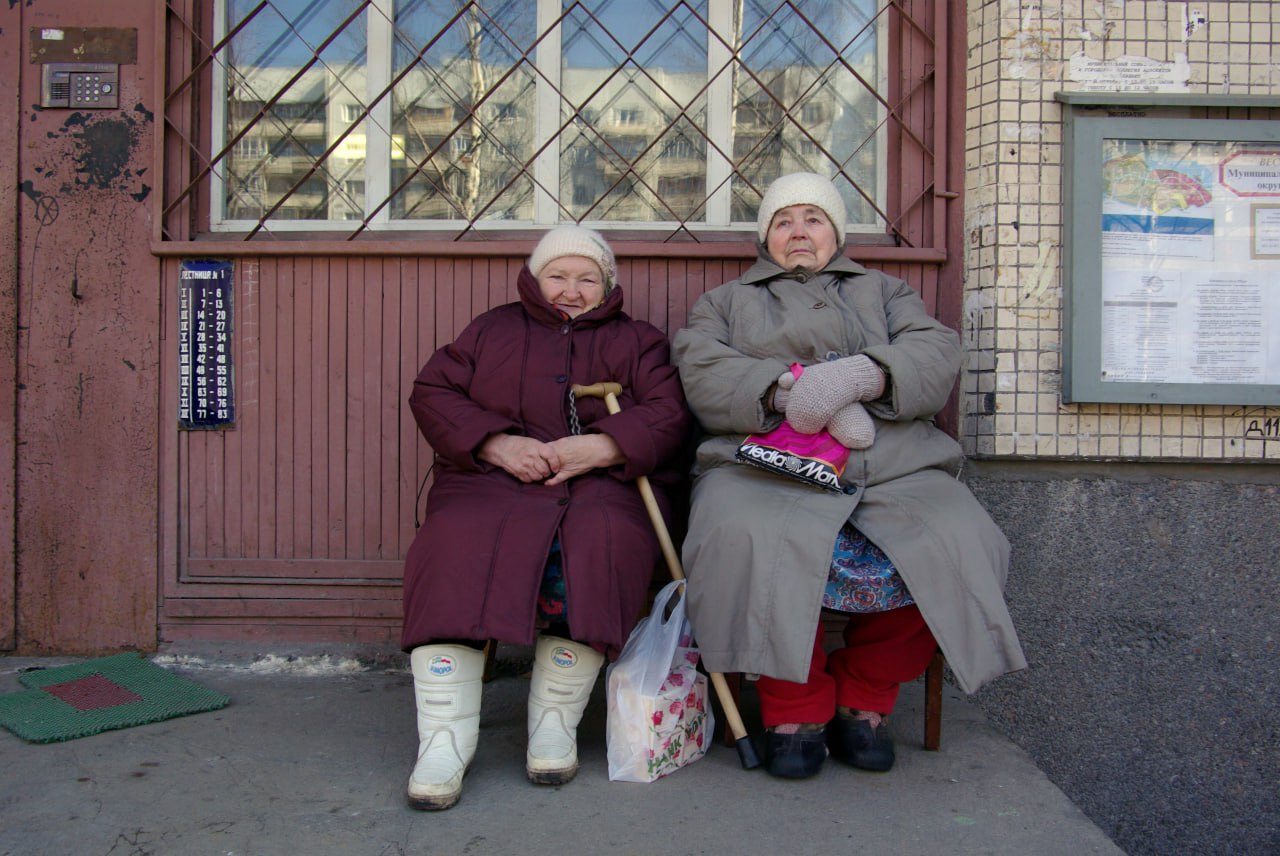 Продолжительность жизни в Ленобласти выросла до 75 лет  В Ленинградской области продолжительность жизни увеличилась до 75,33 года.  Это стало возможным благодаря современным подходам к управлению здравоохранением. В частности, в Ленинградской области внедряют комплексные оздоровительные мероприятия для всех групп населения, разрабатывают стратегии снижения риска хронических заболеваний и улучшают физическое и психическое благополучие и многое другое, отметил глава комздрава Ленобласти Александр Жарков на форуме «Здоровое общество».  Цель — к 2030 году довести ожидаемую продолжительность жизни в регионе до 78 лет.  Фото: Baltphoto