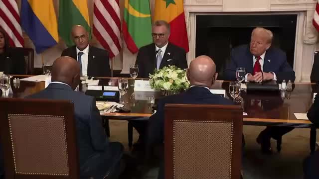 Трамп восхитился английским языком президента Либерии