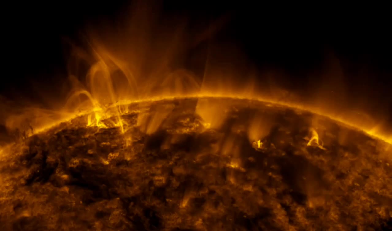 Солнце готовится к сильным вспышкам класса М и возможным вспышкам уровня Х