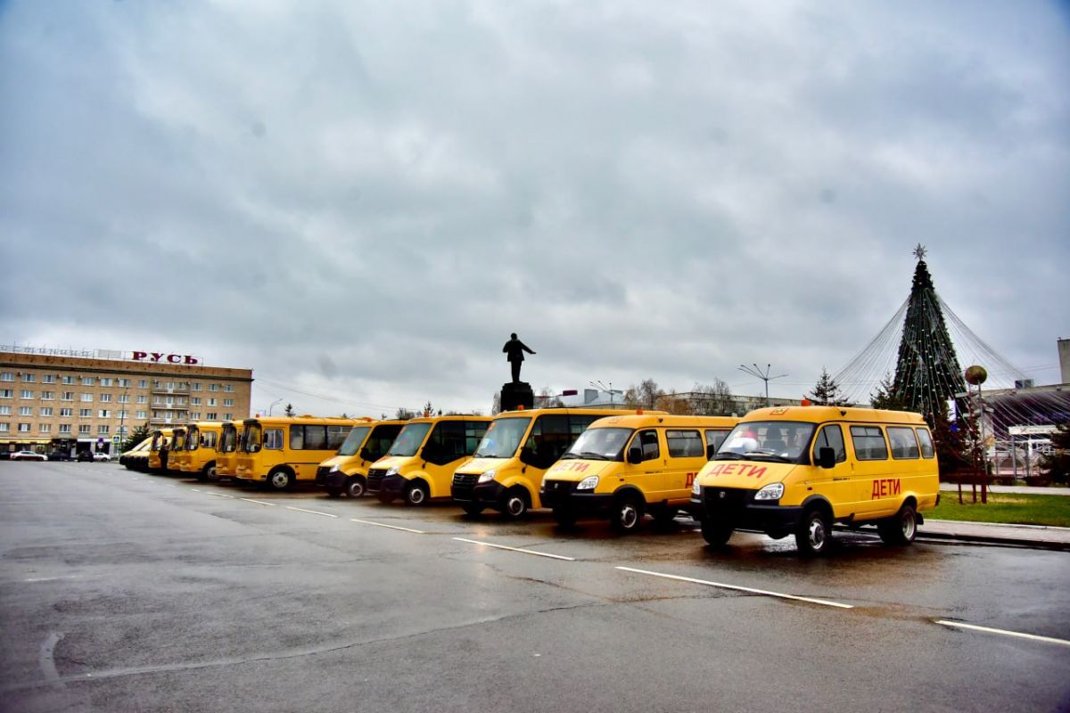 В Орловской области появилось 14 новых школьных автобусов     Автопарк орловских школ пополнился 14 новыми автобусами «Газель» и ПАЗ. Об этом сообщили в региональном правительстве.  ↗  Прислать новость   Подписаться