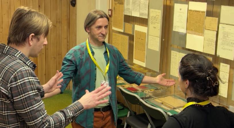 Создать свою историю посвящённую родному городу теперь может любой желающий В Нижнем Тагиле стартовал первый этап федерального проекта МузейТеатр Новый молодежный театр в своей миссии эту коллаборацию создавал вместе с сотрудниками то есть когда мы говорили о том кто мы куда мы идем что это за театр Не только руководство но и сотрудники формулировали что нам важно быть постоянно на каком то современном пике Театр должен быть живой говорит директор Нового Молодежного театра Наталия Мозжакова МузейТеатр реализуется в нескольких городах России он ориентирован на создание театральных идей и текстов именно в музеях