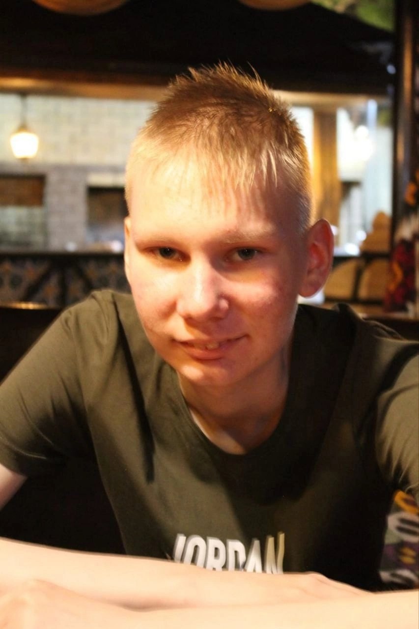 ‼ Пропавшего подростка в Мурманске ищет Следственный комитет По факту его исчезновения возбуждено уголовное дело. Григорьев Никита Дмитриевич 2009 года рождения вышел из дома 14 мая около 12 часов и не вернулся. В последний раз его видели возле Приморской, 5а в Росляково утром 15 мая. СУ СКР региона просит всех, кому что-либо известно о местонахождении подростка, сообщить информацию по телефонам 8-921-043-13-00 или 123, в личные сообщения ВК-сообщества ведомства или лично по адресу Карла Либкнехта, 48. Фото: СУ СКР по Мурманской области Подпишись — Вести Мурман