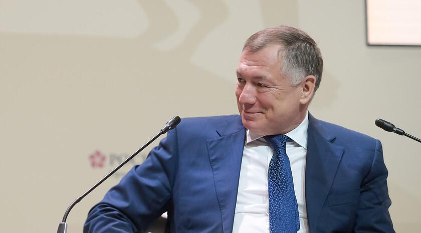 Хуснуллин Донбасс и Новороссия выполнили все задачи по восстановлению на этот год Правительство России и власти исторических регионов выполнили все запланированные на этот год задачи по социально экономическому развитию Об этом заявил вице премьер РФ Марат Хуснуллин в беседе с журналистами В целом все поставленные задачи перед регионами перед Правительством выполнены Мы провели финансирование всех запланированных работ на уровне 99 Это хороший процент не во всех регионах мы можем такую финансовую дисциплину обеспечить сказал он отвечая на вопрос ЛИЦ Хуснуллин напомнил что за три года было восстановлено около 25 тыс обьектов в регионах отремонтировано 7 2 тыс км дорог Вице премьер считает хорошими темпы по восстановлению как федеральных так и региональных дорог