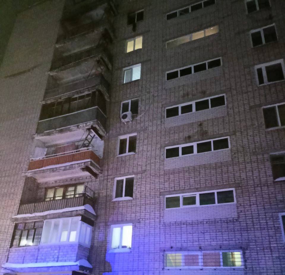 В результате пожара в Чайковском пострадали девять человек Вечером 7 февраля в Чайковском в жилом многоквартирном доме на ул Карла Маркса 3 1 произошёл пожар В результате инцидента пострадали девять человек в том числе дети сообщил в своем telegram канале глава Чайковского городского округа Алексей Агафонов Всем оказывается необходимая медицинская помощь Все службы сработали оперативно Пожар потушен Пострадавшим при необходимости будет предоставлено временное жилье из маневренного фонда Пока за помощью в жилье не обратились говорится в сообщении Причины происшествия устанавливаются Ход процессуальной проверки на контроле прокуратуры Для координации работы правоохранительных органов и экстренных служб на место происшествия выезжал чайковский городской прокурор Алмаз Сакаев rbc perm