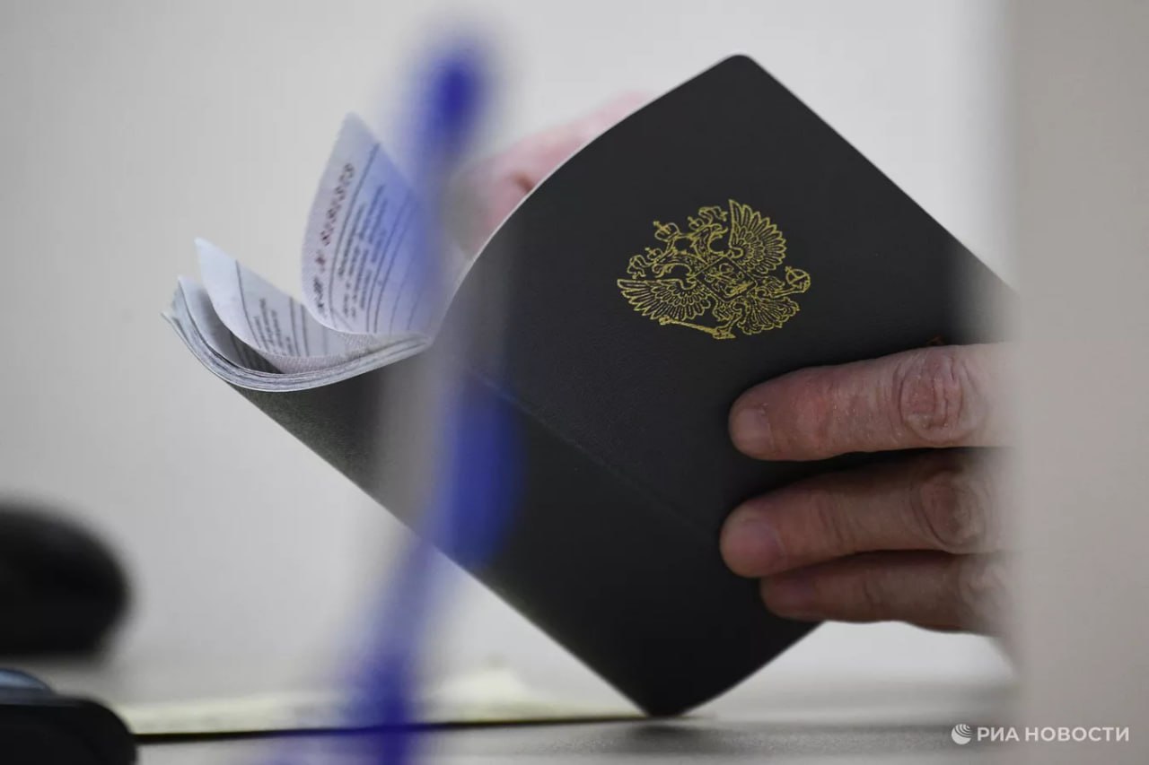 Россияне стали больше интересоваться вакансиями с частичной занятостью. Как говорится в исследовании "Зарплаты.ру", число откликов на такие предложения в этом году выросло на 87%. При этом количество таких вакансий увеличилось лишь на 7%. В числе наиболее высокооплачиваемых вакансий с временной занятостью - автокурьеры, повара, водители с личным легковым авто. Зарплатные предложения для них достигают 145-150 тыс рублей. Исследование есть в распоряжении РИА Новости.
