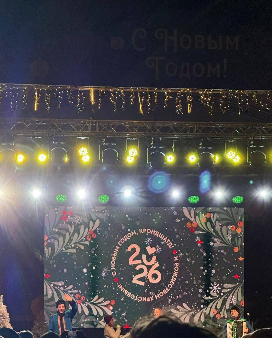 С новым годом КронДшАТД жителей Кронштадта поздравили надписью сразу с четырьмя ошибками Эй Питер