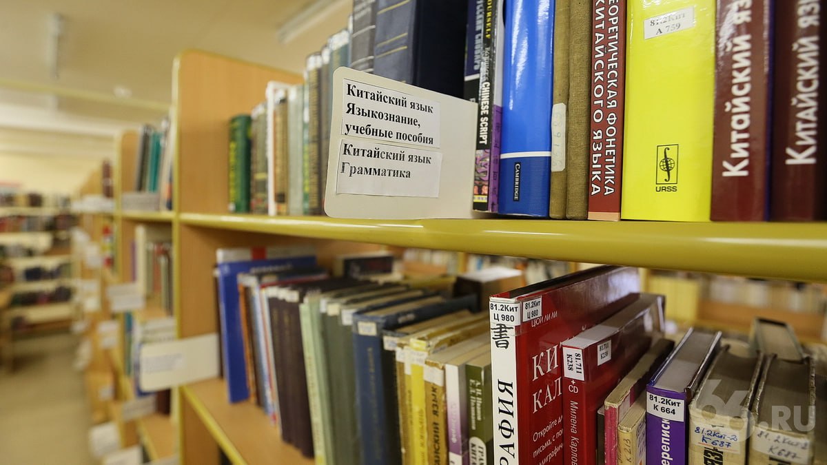 В школах сократят количество уроков иностранного языка С 1 сентября на его изучение будет отводиться 408 часов а не 510 как сейчас Это нужно для оптимизации нагрузки на учащихся объяснил ректор Московского педагогического государственного университета Алексей Лубков изданию РИА Новости В 8 х и 9 х классах иностранный язык останется в прежнем объеме Как вам такая оптимизация все правильно не нужно грузить детей cringe Новости из Екатеринбурга