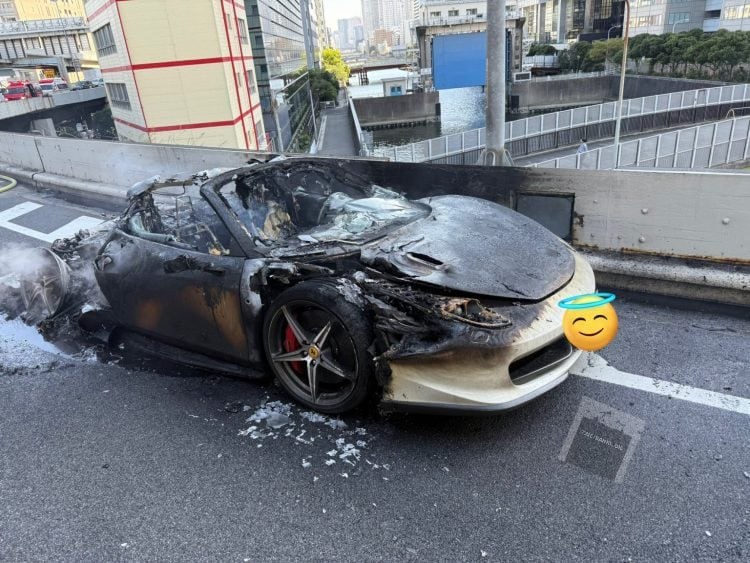 В Японии парень 10 лет копил на Ferrari за $306 тысяч, но машина сгорела всего через час после покупки. Работяга мечтал о Ferrari 458 Spider, но машина загорелась на трассе при первой же поездке. Причина пожара пока не установлена, а сам мужчина готовится к долгой войне с продавцом и разбирательствам со страховой.