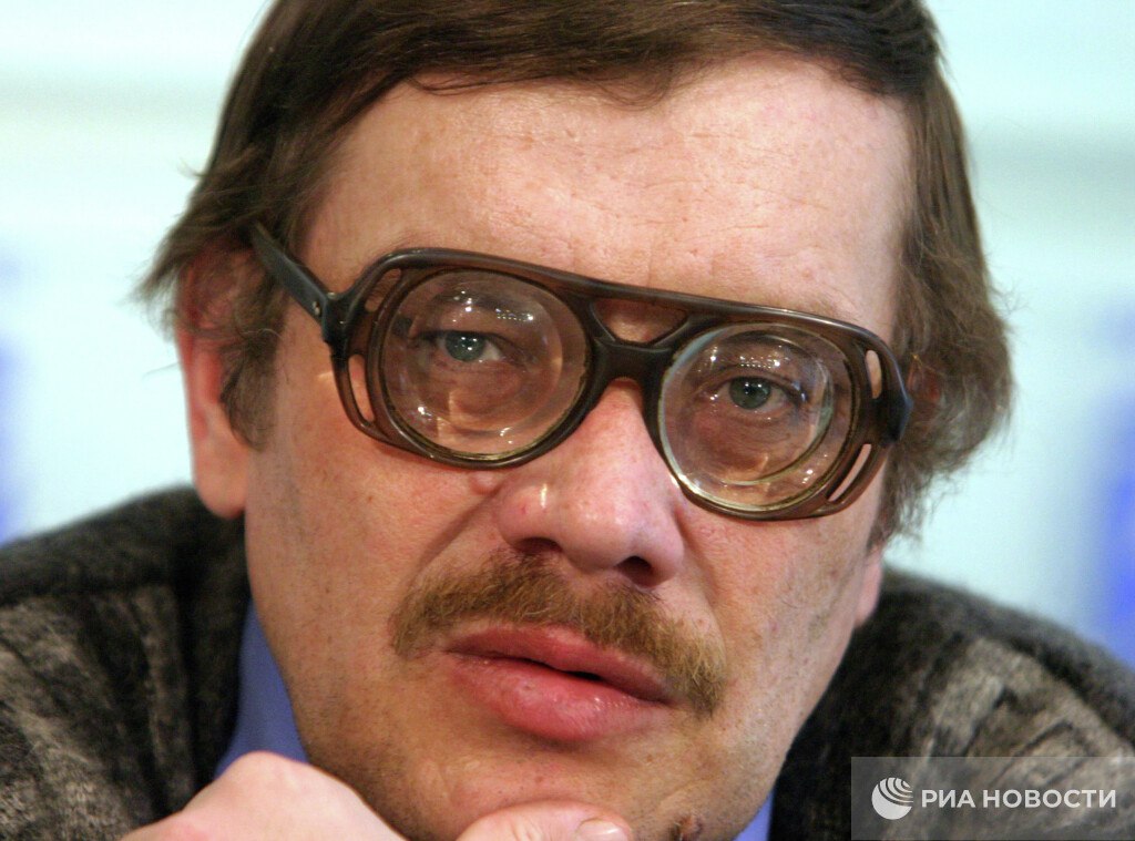 Автор романа Охота на пиранью писатель Александр Бушков скончался ему было 69 лет сообщил его друг писатель фантаст Дмитрий Иванов Бушков работал во многих жанрах фэнтези боевик детектив научная фантастика альтернативная история ужасы детективная фантастика Общий тираж его произведений составляет свыше 17 млн экземпляров Подписаться на РИА Новости