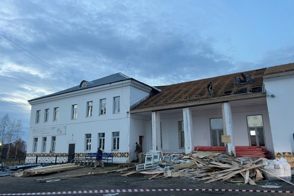 В Усть Цильме продолжается капитальный ремонт культурного центра им Т Г Шишеловой В центре начался долгожданный капитальный ремонт который реализуется в рамках федерального проекта Семейные ценности и инфраструктура культуры на условиях софинансирования расходных обязательств Всего на ремонт предусмотрено 96 млн рублей из них 82 3 млн рублей субсидия из федерального бюджета 4 7 млн рублей средства республиканского а также 9 7 млн рублей муниципального бюджета пояснили в администрации komiinform ru news 286859