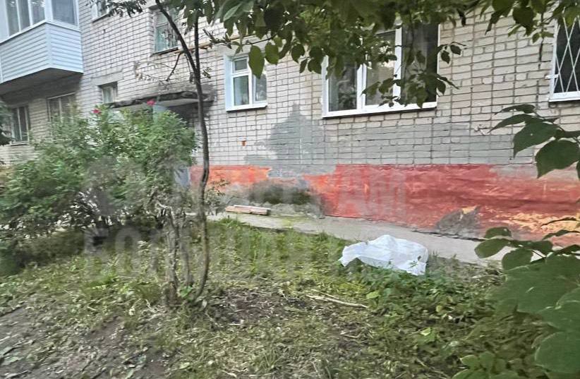 Появилось фото с места трагедии  Признаков насильственной смерти нет, сообщают следователи.    Возбуждено уголовное дело по ст. 106 УК РФ  Убийство матерью новорожденного ребенка      Подписаться       Дать «буст»