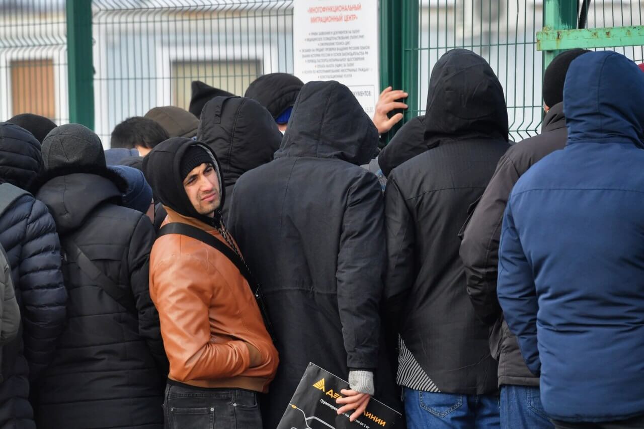 Москва направит 1 3 млрд рублей на модернизацию базы данных о мигрантах Разработка этой системы ведётся с 2015 года Она предназначена для автоматизации процессов миграционного центра включая подачу заявлений на получение трудового патента Подробнее anhor uz world moderation anhoruz Новости события мнения Мобильное приложение IOS Android