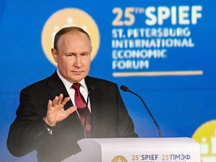 Прямо сейчас Президент России Владимир Путин выступает на Петербургском экономическом форуме 2025   Как обещали, выступление должно быть объемным.   В этом году в числе важных тем — тектонические изменения в глобальной экономике и демографии, социальные и геополитические противоречия, изменения климата и острые экологические проблемы, а также переход к новому технологическому укладу.    - если тоже следите за выступлением!  Ссылка на прямую трансляцию   Хочу в Питер