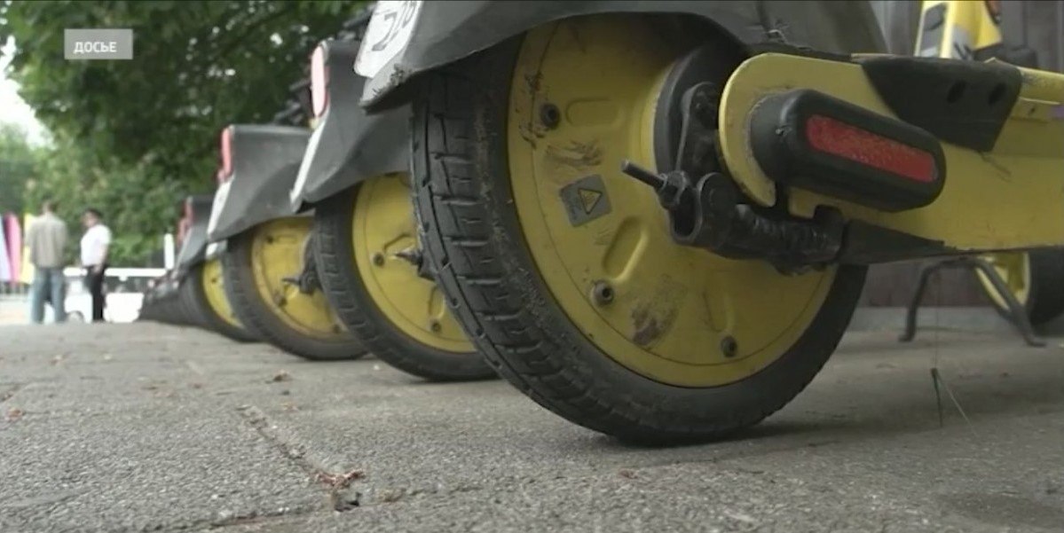 Губернатор Ставрополья Владимир Владимиров предложил жителям края подумать о том нужно ли закрепить ограничения для самокатчиков на пешеходных дорожках и тротуарах Все подробности читайте в нашем канале в MAX ГТРК Ставрополье Читайте нас в MAX