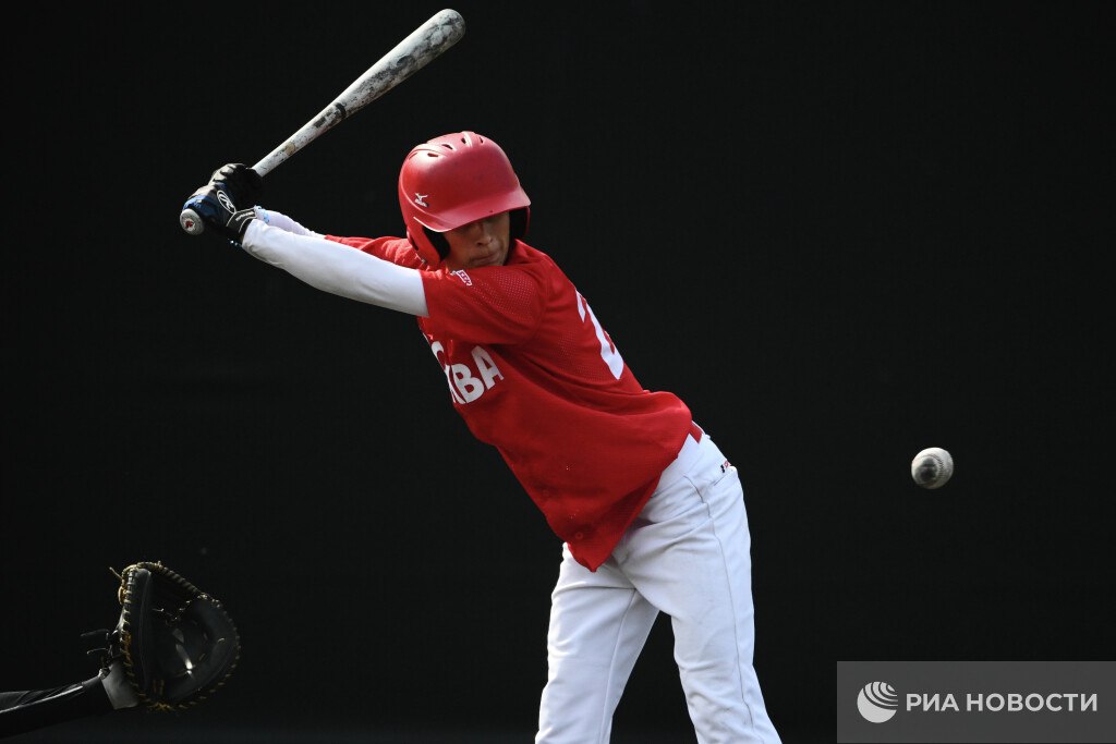 Всемирная конфедерация бейсбола допустила российских юниоров до турниров без ограничений Исполнительный совет Всемирной конфедерации бейсбола и софтбола одобрил участие юных спортсменов с российским или белорусским паспортом в соревнованиях проводимых под эгидой WBSC в соответствии с рекомендацией Международного олимпийского комитета который подтвердил что юные спортсмены должны иметь доступ к международному спорту без политического вмешательства говорится на официальном сайте WBSC Подписывайтесь на РИА Новости Спорт в MAX