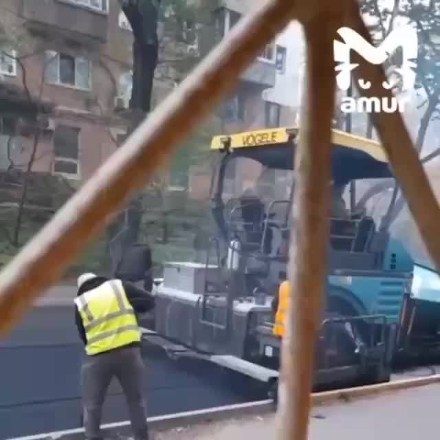 Коммунальные проблемы: новый асфальт во Владивостоке и разрытая дорога в Ростове-на-Дону