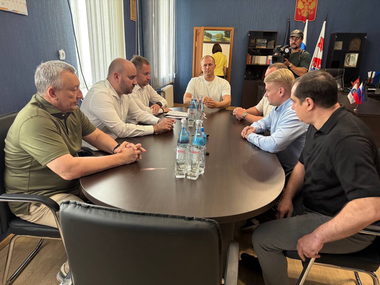 Вячеслав Федорищев провёл установочное совещание с главой Снежного Сергеем Ермаковым и министром АПК ДНР Артемом Крамаренко. SOVAINFO Прислать новость Больше новостей — на sovainfo.ru