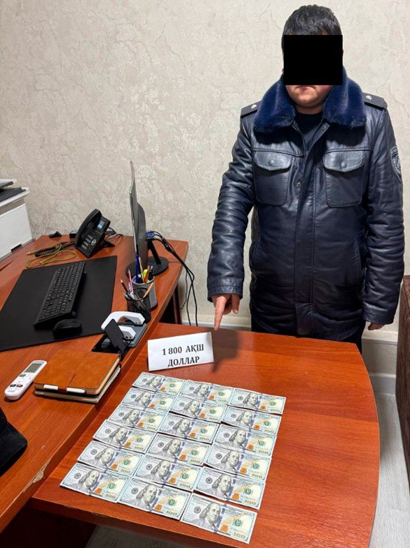 В Андижанской области инспектора отдела чрезвычайных ситуаций Балыкчинского района задержали при получении взятки в 1800 долларов за трудоустройство родственника своего знакомого возбуждено уголовное дело началось расследование СГБ