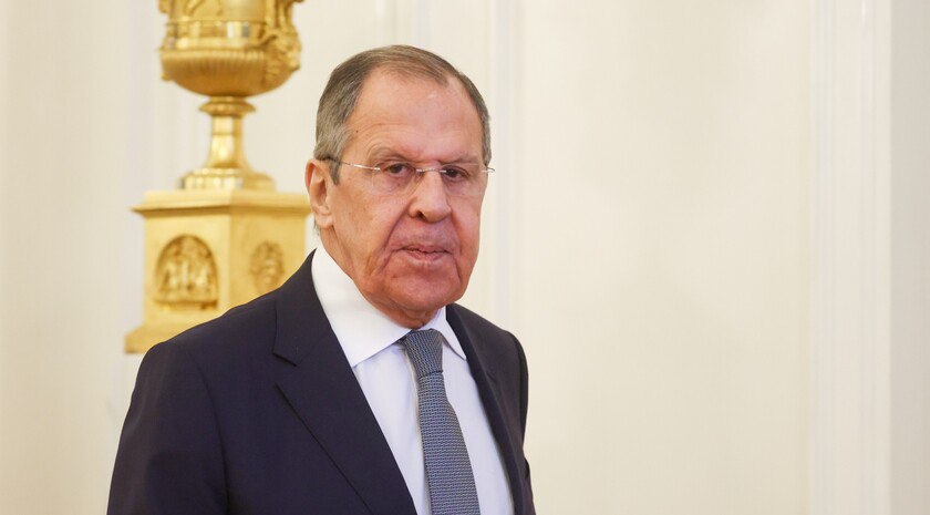 Лавров: никто не уйдет от ответственности за теракты на железных дорогах России Россия самостоятельно займется привлечением к ответственности виновных в терактах на железнодорожных объектах без вбрасывания этой темы в международную дискуссию. «Что касается расследования и привлечения виновных к наказанию, мы сейчас не пытаемся эту тему вбрасывать в международную дискуссию. Мы сами занимаемся этим и по линии государственной прокуратуры, и по линии общественных организаций. Никто не сможет уйти от ответственности», — сказал министра иностранных дел России Сергей Лавров в беседе с журналистами по итогам саммита БРИКС. Читать полностью