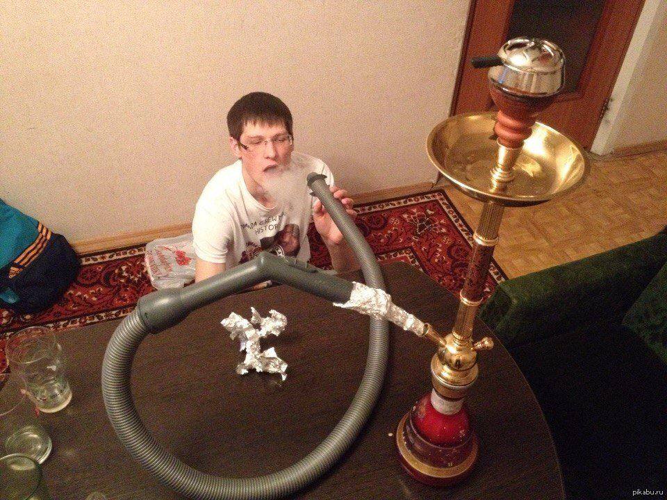 Час курения кальяна = 100 сигарет, выяснили медики Проблема в глубине вдыхания — кальянный дым проникает глубже сигарет и в нем содержится столько же и даже больше смол, никотина и тяжелых металов. Отправь любителю раскумариться. Айтишная