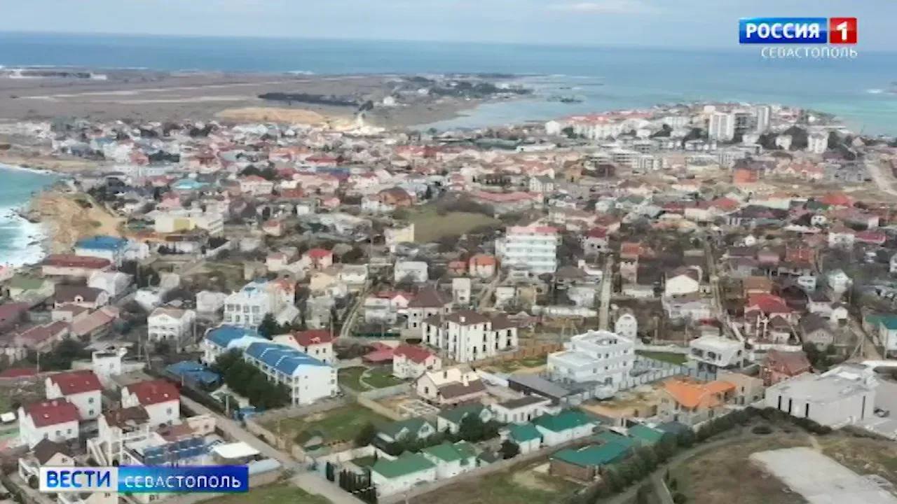 В Крыму и Севастополе появились новые сервисы для соцвыплат В список добавлено более 30 новых выплат Среди них компенсации для медработников и доноров социальные пособия для инвалидов военнослужащих и их семей а также выплаты жителям пострадавшим от радиационного воздействия Нововведения упростят процедуру получения пособий Оформить заявку можно без лишних визитов и документов в приложении цифрового банка Подробнее на нашем сайте Вести Севастополь Вести Севастополь vesti92 Вести Севастополь в MAX