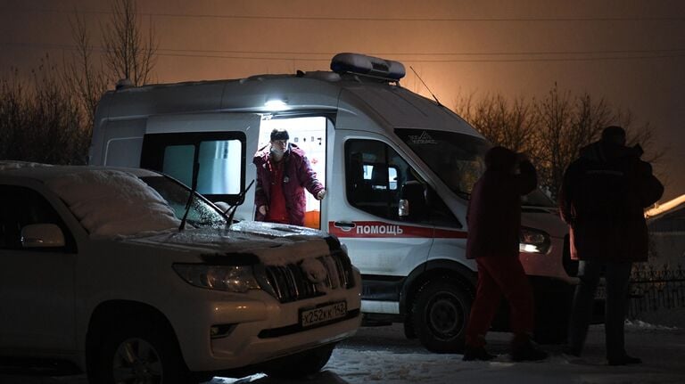 В Горловке водитель такси погиб в своем авто в результате артобстрела  Сегодня в результате атаки на легковой автомобиль в Центрально-Городском районе Горловки погиб водитель такси 1971 года рождения. Об этом сообщил глава округа Иван Приходько. В своем телеграм-канале он выразил соболезнования родственникам и близким жертвы.    источник "Горловка.Сегодня".  #горловка  Подробнее читайте на сайте gorlovka.su