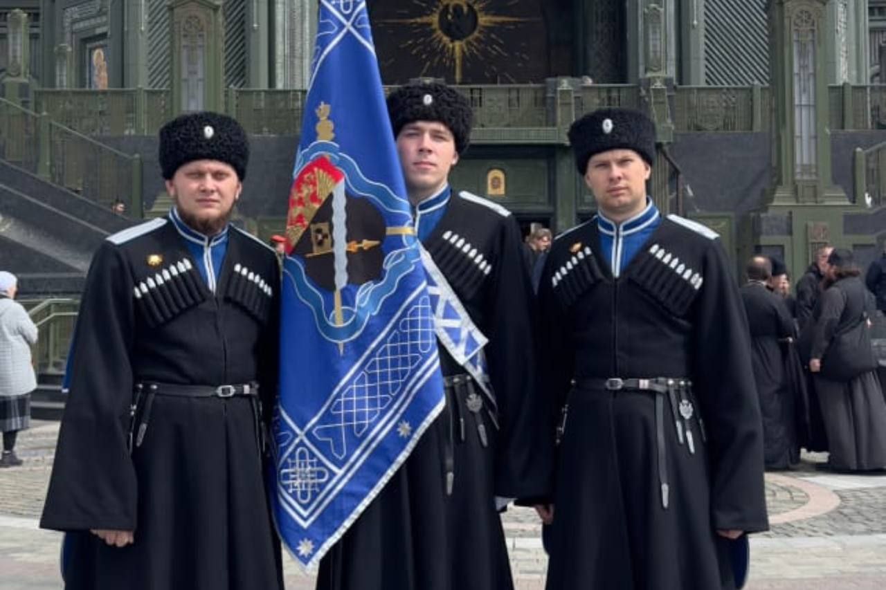 Красногвардеец получил медаль за участие в Параде Победы на Красной площади Учитель истории и обществознания СОШ №12 села Красногвардейского, руководитель военно-спортивного клуба «Альтаир», член казачьего общества Ставропольского края Алексей Алексеевич Неслуженко удостоен медали «За участие в военном параде. В ознаменовании 80-летия Победы в Великой Отечественной войне». 9 мая Алексей промаршировал по Красной площади на юбилейном Параде Победы, где в едином строю прошли парадные расчёты Терского казачьего войска и Всевеликого войска Донского. Возглавлял колонну атаман Всероссийского казачьего общества казачий генерал Виталий Кузнецов. Участие в главном параде Победы для Алексея огромная честь и значимое событие в жизни.