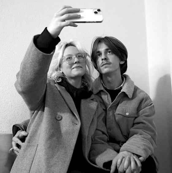 Диану Логинову Наоко освободили но увезли подальше от журналистов Студентку училища имени Римского Корсакова и солистку Stoptime Диану Логинову и гитариста Александра Орлова отпустили после третьего административного ареста Полицейские забрали музыкантов из спецприёмника и отвезли в другой район города якобы для того чтобы избежать вопросов от журналистов ожидавших их выхода Адвокат Логиновой Мария Зырянова призвала временно не беспокоить артистов подчеркнув что с ними всё в порядке и что они вскоре сами расскажут подробности opernogobaleta отдать голос