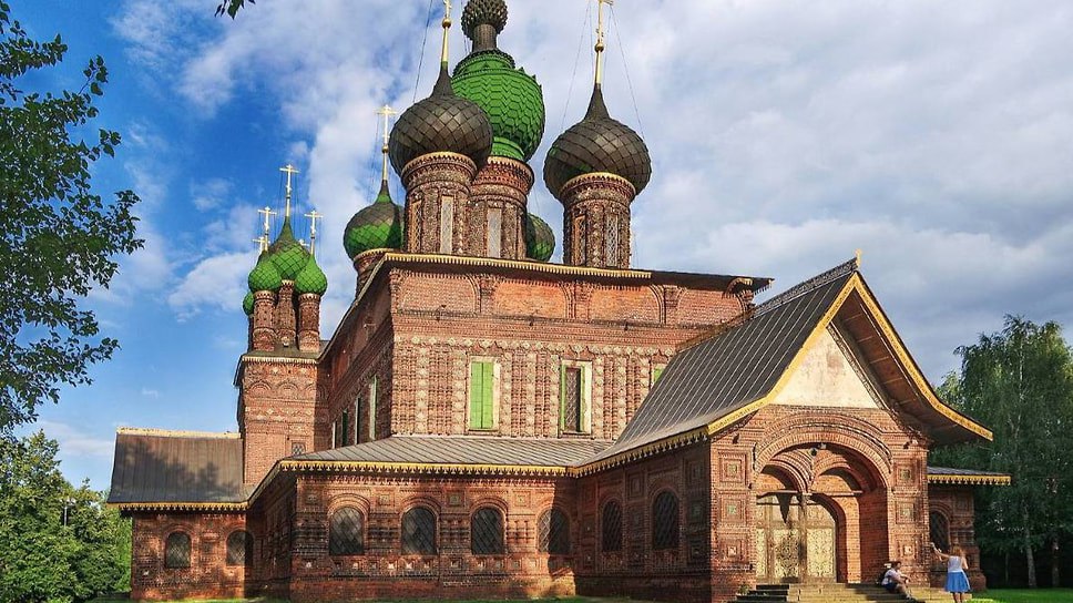 В Ярославле реставрацию колокольни святых ворот и ограды церкви Иоанна Предтечи выполнит мастерская Реставратор Цена контракта 127 млн руб Работы включают восстановление фасадов интерьеров изразцов ремонт стропил укрепление фундаментов и золочение элементов Завершить реставрацию планируют в 2027 году Фото Правительство Ярославской области Еще больше новостей в Telegram канале Ъ Ярославль