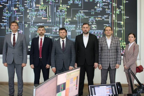 Забайкалье планирует развитие энергосистемы на 2026 2031 годы   www eprussia ru news base 2025 8093814 htm В Забайкальском региональном диспетчерском управлении прошла рабочая встреча представителей правительства Забайкальского края и руководства филиала Системного оператора Стороны обсудили ключевые направления развития энергосистемы региона и перспективы взаимодействия уделив особое внимание обеспечению прогнозного потребления электроэнергии до 2031 года в рамках проекта СиПР ЭЭС сообщила пресс служба СО ЕЭС новости энергетики энергетика Забайкалья Системный оператор