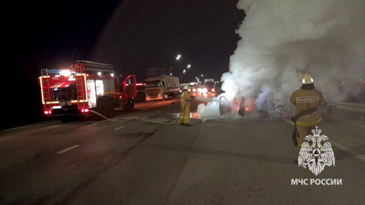 Две машины сгорели за день в Липецкой области одна на трассе М 4 вторая в гараже   newslipetsk ru fn 1753971 html За три часа 13 ноября в Липецкой области сгорели два автомобиля один на трассе М 4 Дон под Задонском второй на частной территории в Становлянском районе   Прислать новость Подписаться