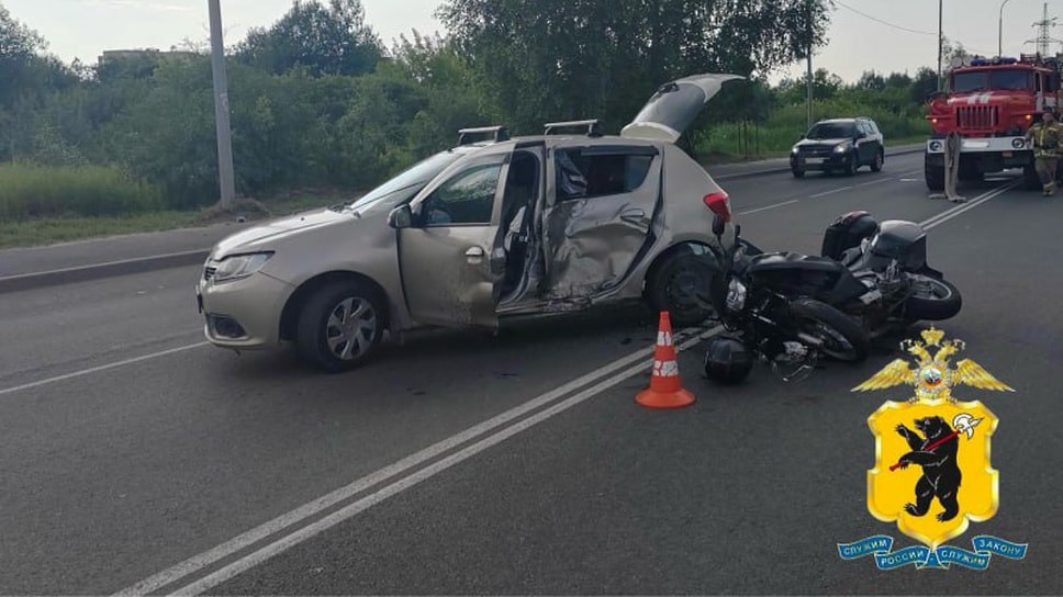 В Рыбинске 23 июля на улице 9 Мая столкнулись Renault и мотоцикл Honda. Водитель мотоцикла 1979 года рождения и его пассажирка 1985 года рождения получили травмы и были госпитализированы.  Renault управлял мужчина 1957 года рождения. Полиция выясняет обстоятельства ДТП.  Фото: УМВД России по Ярославской области  Еще больше новостей — в Telegram-канале «Ъ-Ярославль»