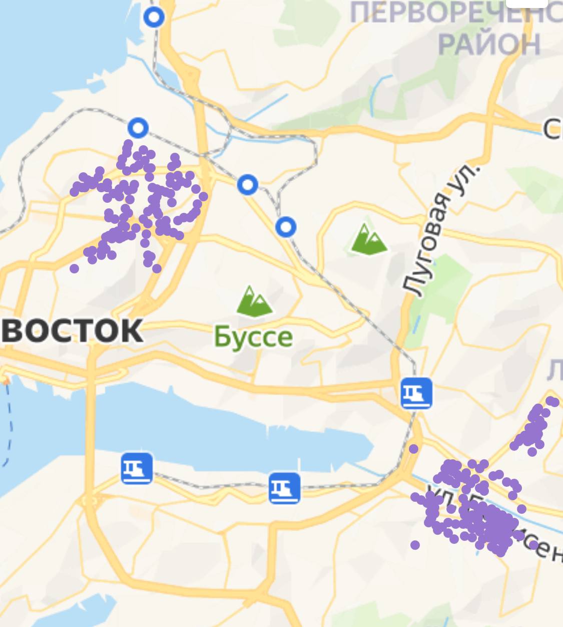 Во Владивостоке отключены от электроснабжения уже 266 адресов в Первомайском, Ленинском, Первореченском и Фрунзенском районах.  Также из-за остановки насосов нет горячей воды и отопления.