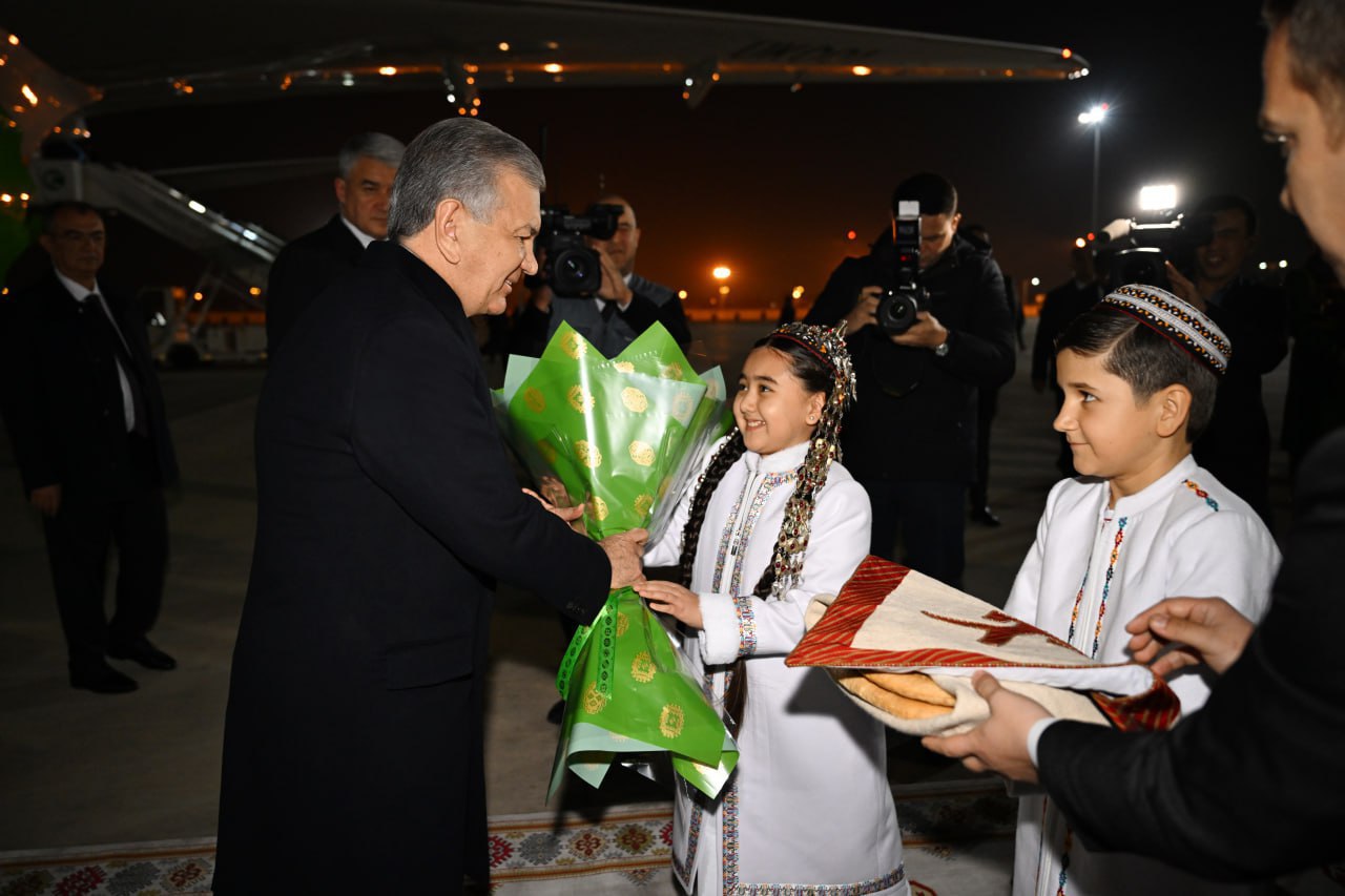 Как Шавката Мирзиёева встретили в Ашхабаде фото видео repost uz zavtra glavnie meropriyatiya Подписывайтесь на Repost
