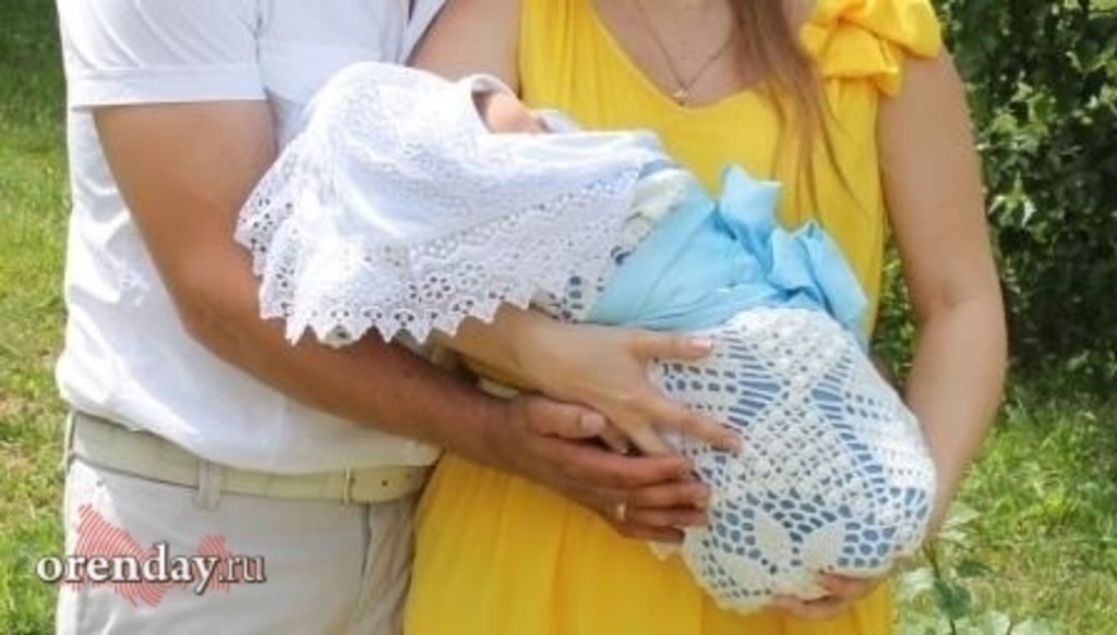 Orenday Оренбург В ГД предложили выплачивать многодетному родителю в декрете до 100 зарплаты Соответствующее предложение направила главе Минтруда депутат Яна Лантратова По ее мнению при рождении третьего ребенка отпуск до 3 5 года с выплатой 80 среднего заработка четвертого отпуск до 4 5 года с выплатой 90 пятого и последующих детей отпуск до 5 5 года с выплатой 100 Поддерживаете инициативу Поддерживаю Не поддерживаю Не знаю Мне все равно