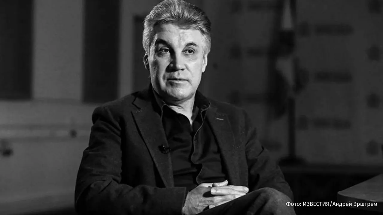 Владимир Путин направил телеграмму с соболезнованиями родным и близким ведущего Первого канала Алексея Пиманова заявил пресс секретарь президента РФ Дмитрий Песков У Пиманова который вел программу Человек и закон не выдержало сердце Ему было 64 года Больше новостей IZ RU в MAX