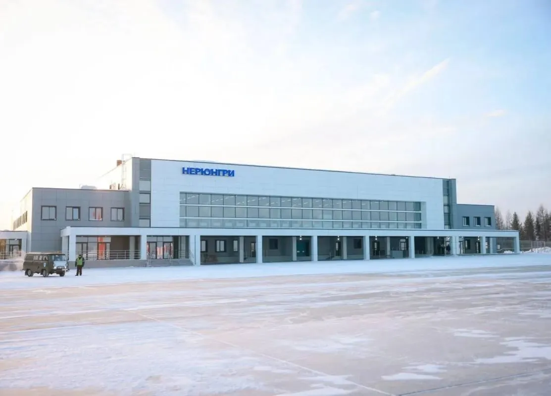 В Якутии продолжают модернизацию аэропортовой инфраструктуры по нацпроекту президента В Якутии с 2019 по 2024 год по проекту Развитие региональных аэропортов реконструировали 11 аэропортовых комплексов Сейчас продолжаются строительство нового аэровокзала в Мирном реконструкция аэропорта Полярный и подготовка проектов по Олекминску Нюрбе и Зырянке Работа ведется в рамках нацпроекта Эффективная транспортная система инциированного президентом Владимиром Путиным Яркий пример обновления аэропорт Нерюнгри В 2023 году в поселке Чульман открылся новый терминал площадью 9 тыс кв м построенный в рамках нацпроекта Комплексный план модернизации и расширения магистральной инфраструктуры инициированного Владимиром Путиным Старый аэровокзал построенный еще в 80 х давно перестал отвечать потребностям А сейчас небо и земля Новый терминал просторный светлый современный с удобной навигацией Все продумано для людей Летать стало намного комфортнее И мы благодарны президенту за внимание к нашей республике и поддержку таких важных проектов говорит один из жителей города Все новости Яестьновость Обсудить Читайте нас в MAX