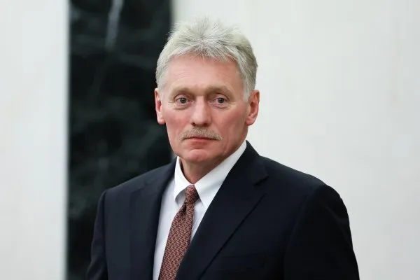 Дмитрий Песков заявил об отсутствии у Киева политической воли к урегулированию конфликта По словам пресс секретаря президента России Владимир Путин готов к встрече с Владимиром Зеленским Официальный представитель Кремля подчеркнул что эти переговоры должны быть результативными и проходить уже на этапе финализации договорённостей Главное целеполагание встречи Для чего встречаться Путин говорил что он готов встретиться в Москве в любой момент Главное чтобы было для чего встречаться сказал Дмитрий Песков в комментарии агентству Вести Пресс секретарь отметил что переговорам глав России и Украины должна предшествовать серьёзная работа Подписаться на Говорит Москва Telegram VK MAX