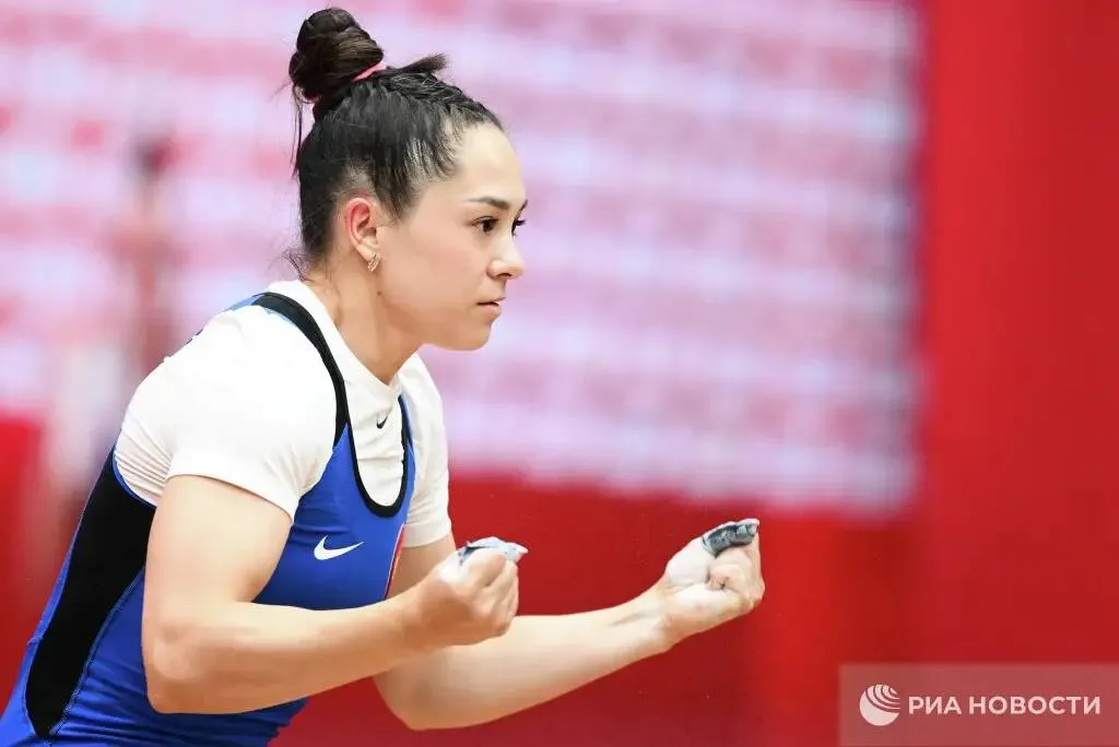 Россиянка Ольга Тё завоевала бронзу чемпионата Европы по тяжелой атлетике В весовой категории до 58 кг спортсменка подняла штангу весом 93 кг в рывке и 116 кг в толчке набрав в сумме двоеборья 209 кг Первое место заняла украинка Камила Конотоп 221 кг второе армянка Александра Григорян 210 кг Подписывайтесь на РИА Новости Спорт в MAX