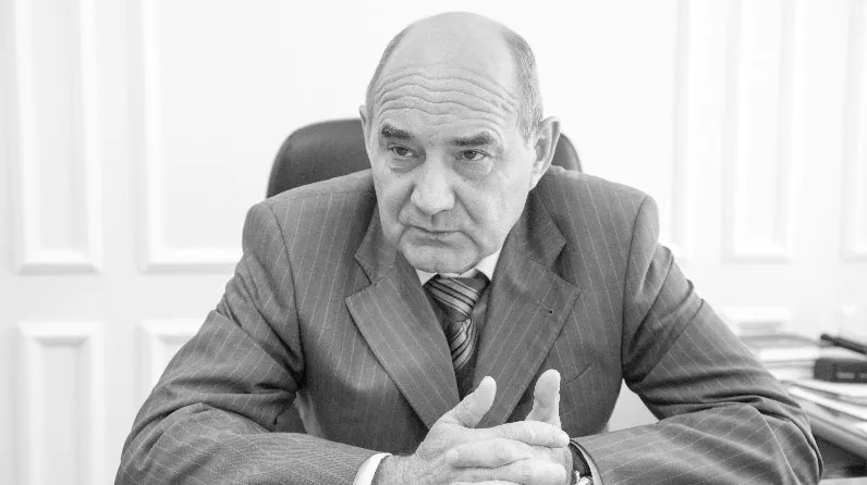 На 72 году жизни скончался замглавы МВД Татарстана в 1998 2011 года главный федеральный инспектор по региону в 2012 2020 годы помощник премьер министра правительства республики Ренат Тимерзянов Об этом сообщает ТИ Фото gfi tatarstan ru Встречаемся в МАКС