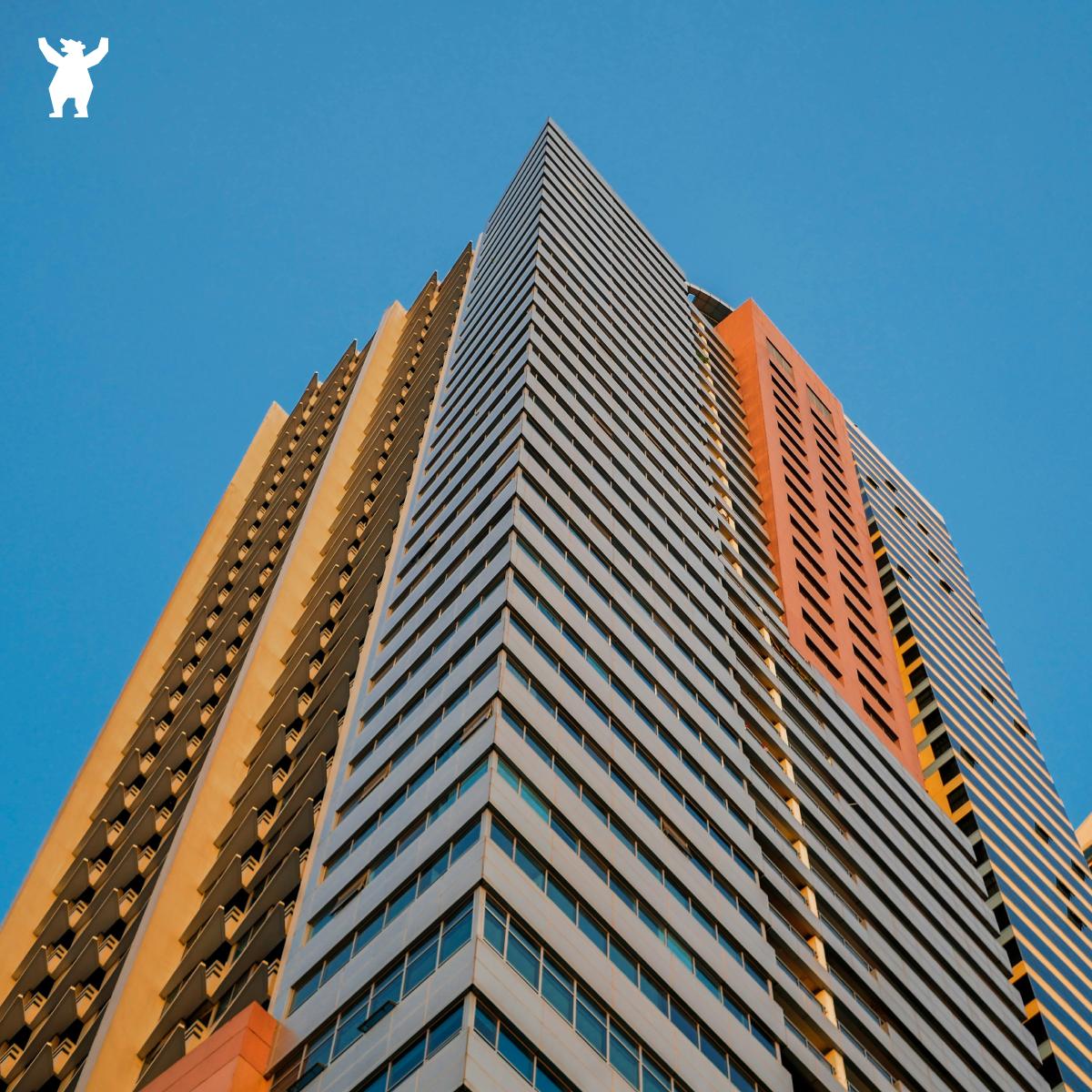 Цены на новостройки в России выросли на 10 в этом году Они подорожали в 66 из 70 крупных городов Сейчас средняя цена квадратного метра 156 тыс а средний бюджет на покупку квартиры 8 1 млн Лидеры по удорожанию квадратного метра в новостройках Грозный Магнитогорск и Курск Читайте на Russian Business rb ru