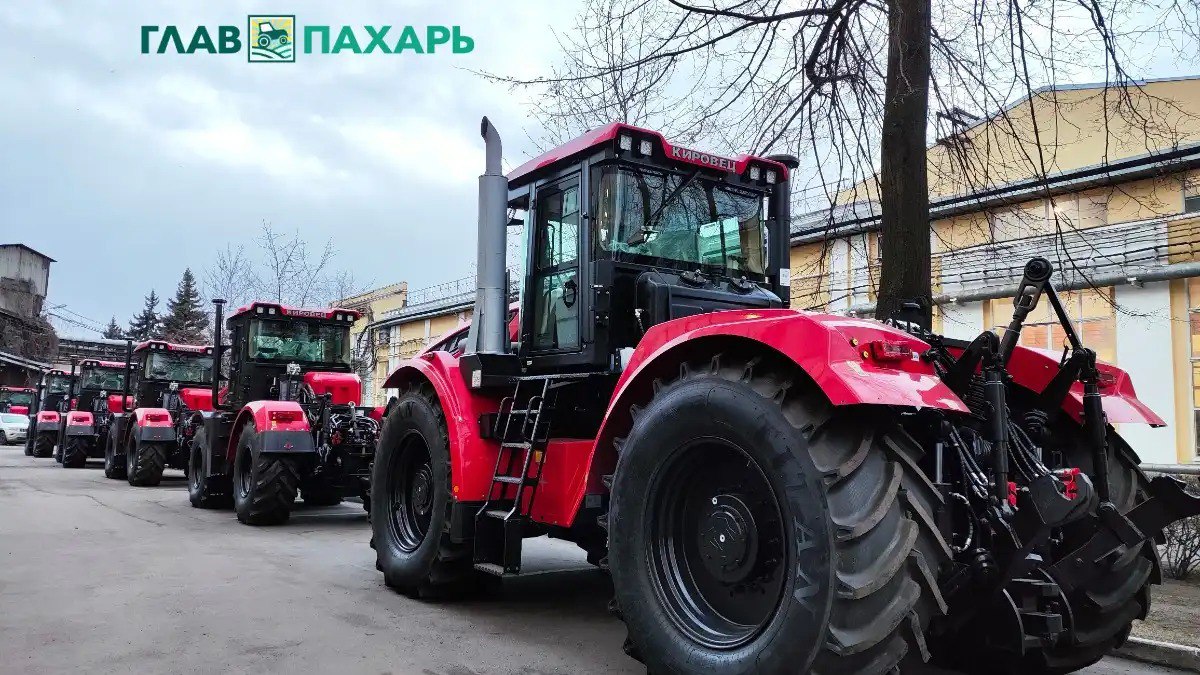 Растоваривание складов с сельхозтехникой по прежнему идет медленно нужны большие скидки Минпромторгу и Минсельхозу России удалось замедлить падение продаж российской сельхозтехники которое в первом полугодии по отдельным сегментам превышало 50 Однако проблем ещё предостаточно Падение продаж сельхозтехники в России действительно замедлилось но растоваривание накопленных на складах запасов по прежнему идет медленно Об этом заявил министр промышленности и торговли РФ Антон Алиханов в рамках правительственного часа в Госдуме РФ