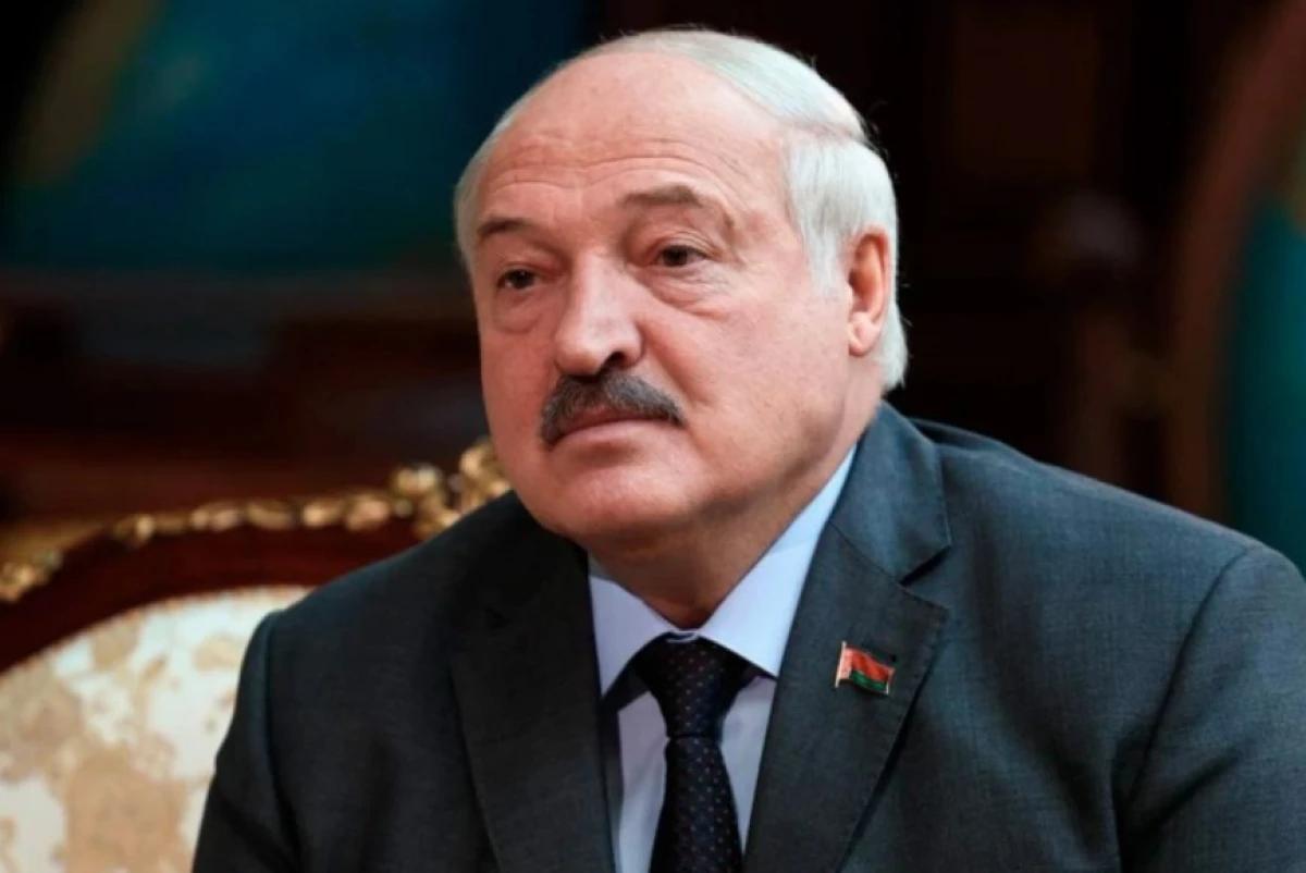 Лукашенко помиловал 14 иностранцев по просьбе мировых лидеров Президент Беларуси Александр Лукашенко подписал решение о помиловании 14 иностранных граждан осуждённых за шпионаж участие в экстремистской и террористической деятельности а также другие преступления Отмечается что этот шаг был сделан по просьбе президента США и ряда других мировых лидеров как жест доброй воли и проявление гуманности Среди помилованных шесть граждан Литвы по два гражданина Латвии Польши и Германии один гражданин Франции и один гражданин Великобритании