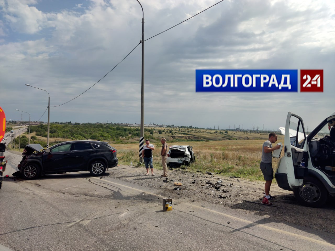 О серьезном ДТП на Третьей продольной в Волгограде сообщают автомобилисты  На дороге в Дзержинском районе смяты кроссовер и легковушка. Подробности аварии пока неизвестны.    оператор Владислав Кулаков    Подписаться   Перейти на сайт   Федеральные «Вести» в МАХ