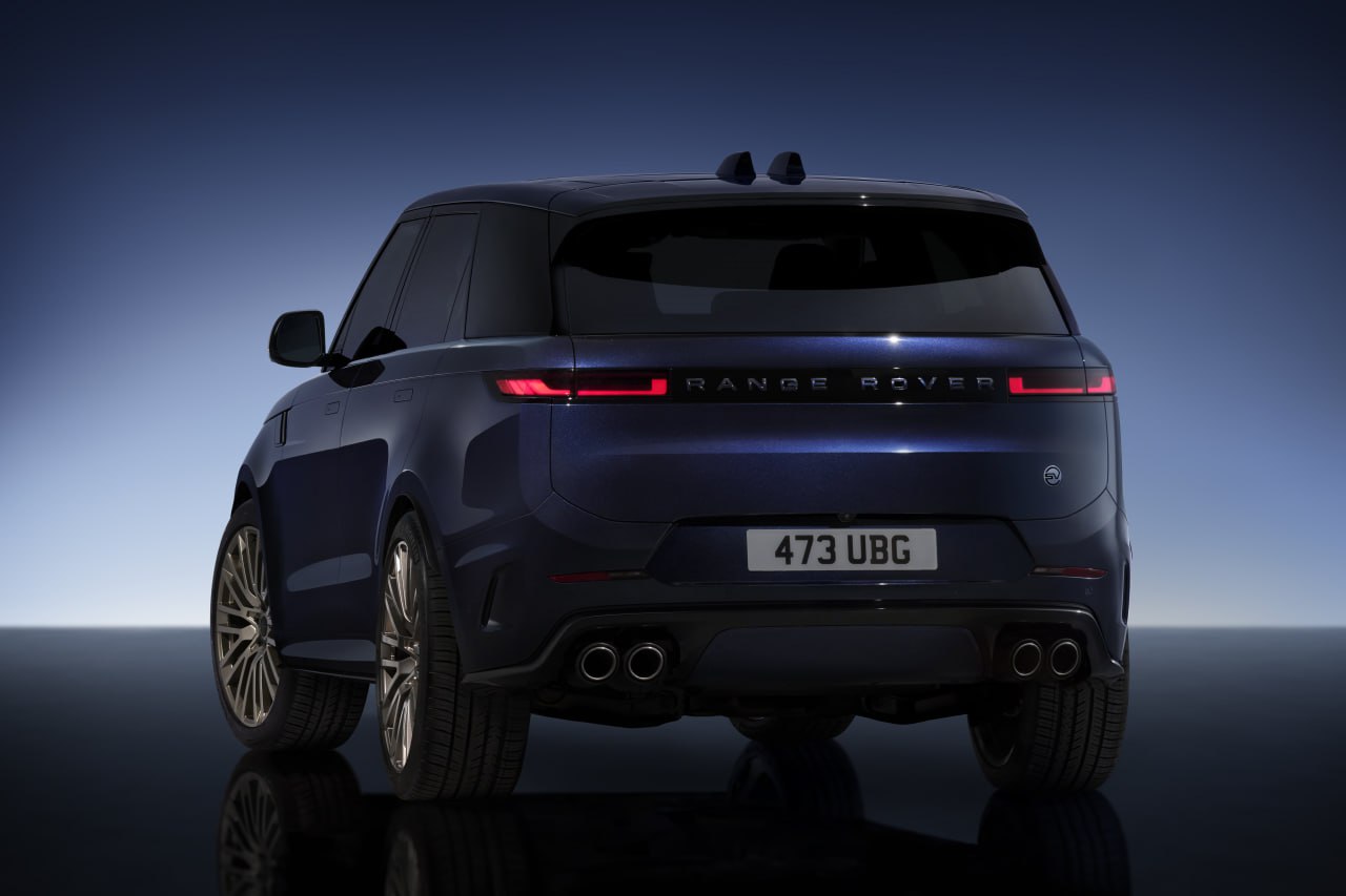 Убытки от кибератаки на Jaguar Land Rover стали рекордными в истории британского автопрома Компания уже полтора месяца восстанавливает операционные процессы нарушенные из за кибератаки в конце лета За это время экономика Великобритании понесла убытки в размере 2 миллиардов фунтов стерлингов или 2 5 миллиарда долларов Потери оказались рекордными за всю историю британского автопрома В целом кибератака на Jaguar Land Rover обернулась убытками для 5 тысяч организаций по всей стране Это названо наиболее экономически разрушительным киберсобытием с каким только сталкивалась Великобритания Журнал Авто ру online