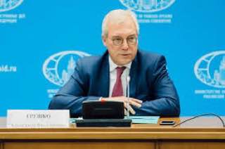 Замглавы МИД РФ Александр Грушко заявил, что намерения Еревана вступить в Евросоюз вызывают обеспокоенность у Москвы. «Стремление Армении в ЕС несовместимо с её членством в Евразийском экономическом союзе ЕАЭС , и мы регулярно поднимаем этот вопрос в контактах с армянскими коллегами», — отметил дипломат. Грушко подчеркнул, что участие Армении в ЕАЭС способствует динамичному развитию экономики страны во всех отраслях. Однако он предупредил, что Ереван может утратить эти преимущества, если «поддастся геополитическим манипуляциям» Запада. «Запад пытается оторвать Армению от России и других естественных союзников, втягивая её в свои игры», — добавил замминистра.
