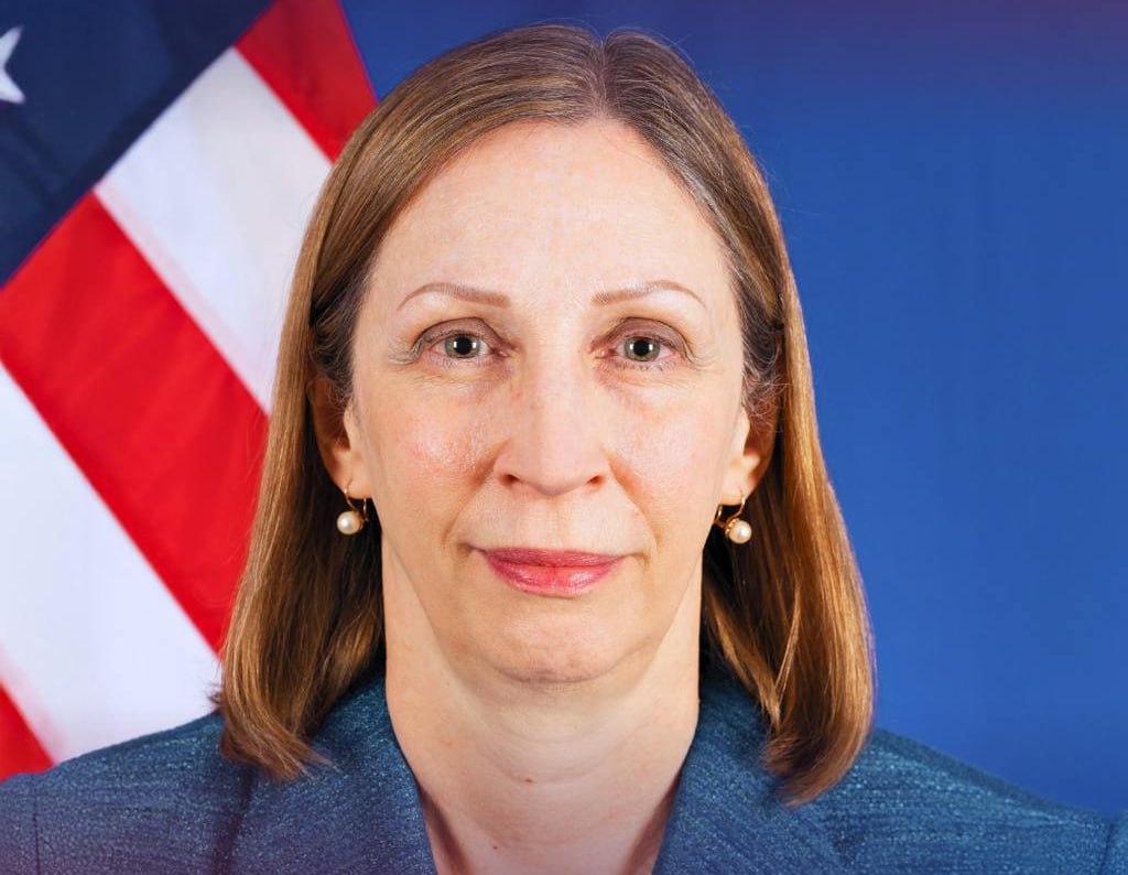 Посол США в России на прощание прочитала стихи Пушкина Посол США в России Линн Трейси завершила свою работу в Москве и при отъезде процитировала русского поэта Александра Пушкина. Об этом сообщают в американском посольстве. «Хочу закончить строками из стихотворения Пушкина "К Чаадаеву", которые говорят о любви к Родине, живущей в каждом из нас»: Пока свободою горим, Пока сердца для чести живы, Мой друг, отчизне посвятим Души прекрасные порывы!». Трейси добавила, что ее вдохновили встречи с россиянами, «которые любят свою страну и каждый день работают ради лучшего будущего». Трейси завершила свою работу в России и покидает страну. Она была утверждена на соответствующую должность в декабре 2022 года. Культурненько — подпишись